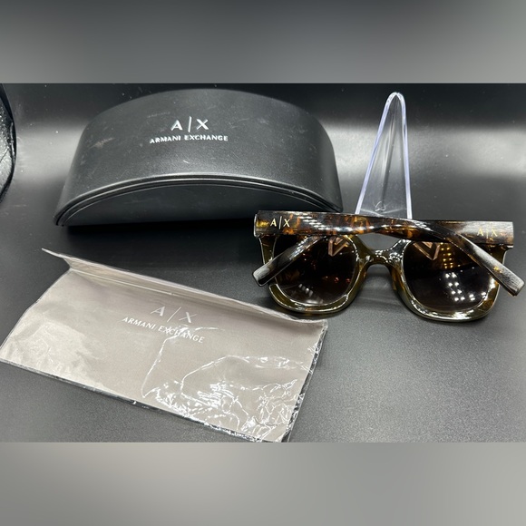 Armani Exchange Sunglass with holder and wipes. - Picture 2 of 7